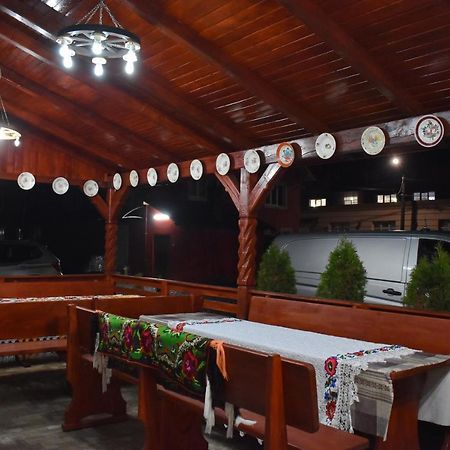 Floare De Colt Hotel Berbesti Bagian luar foto