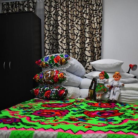 Floare De Colt Hotel Berbesti Bagian luar foto