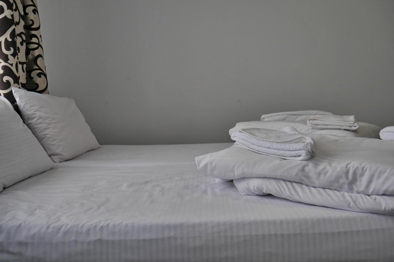 Floare De Colt Hotel Berbesti Bagian luar foto