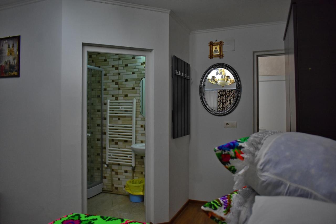 Floare De Colt Hotel Berbesti Bagian luar foto