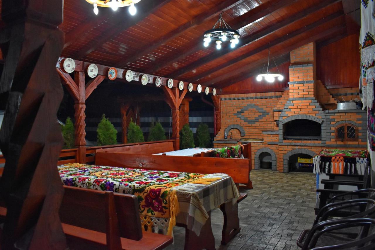 Floare De Colt Hotel Berbesti Bagian luar foto