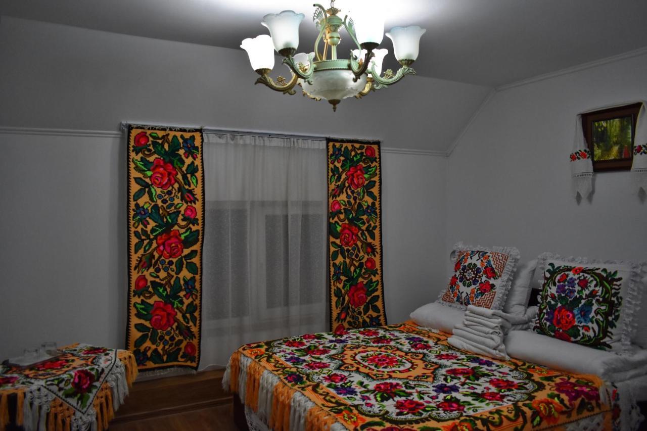 Floare De Colt Hotel Berbesti Bagian luar foto