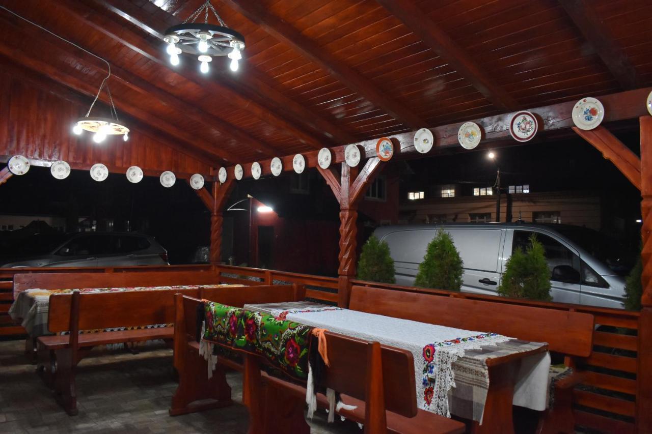 Floare De Colt Hotel Berbesti Bagian luar foto