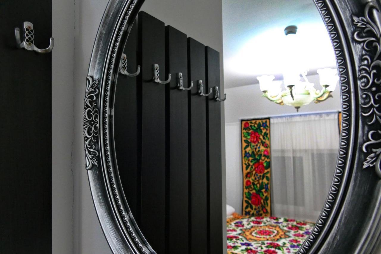 Floare De Colt Hotel Berbesti Bagian luar foto