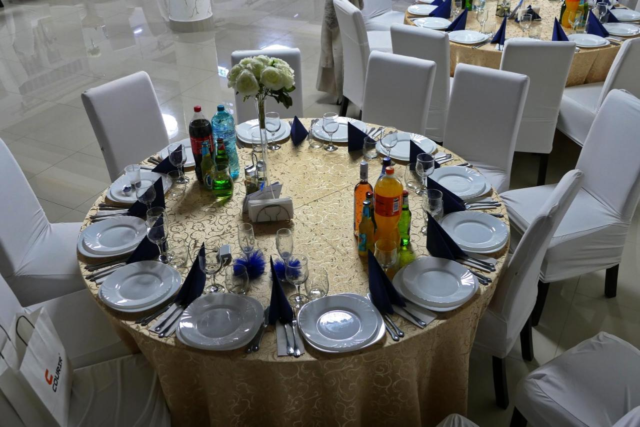 Floare De Colt Hotel Berbesti Bagian luar foto