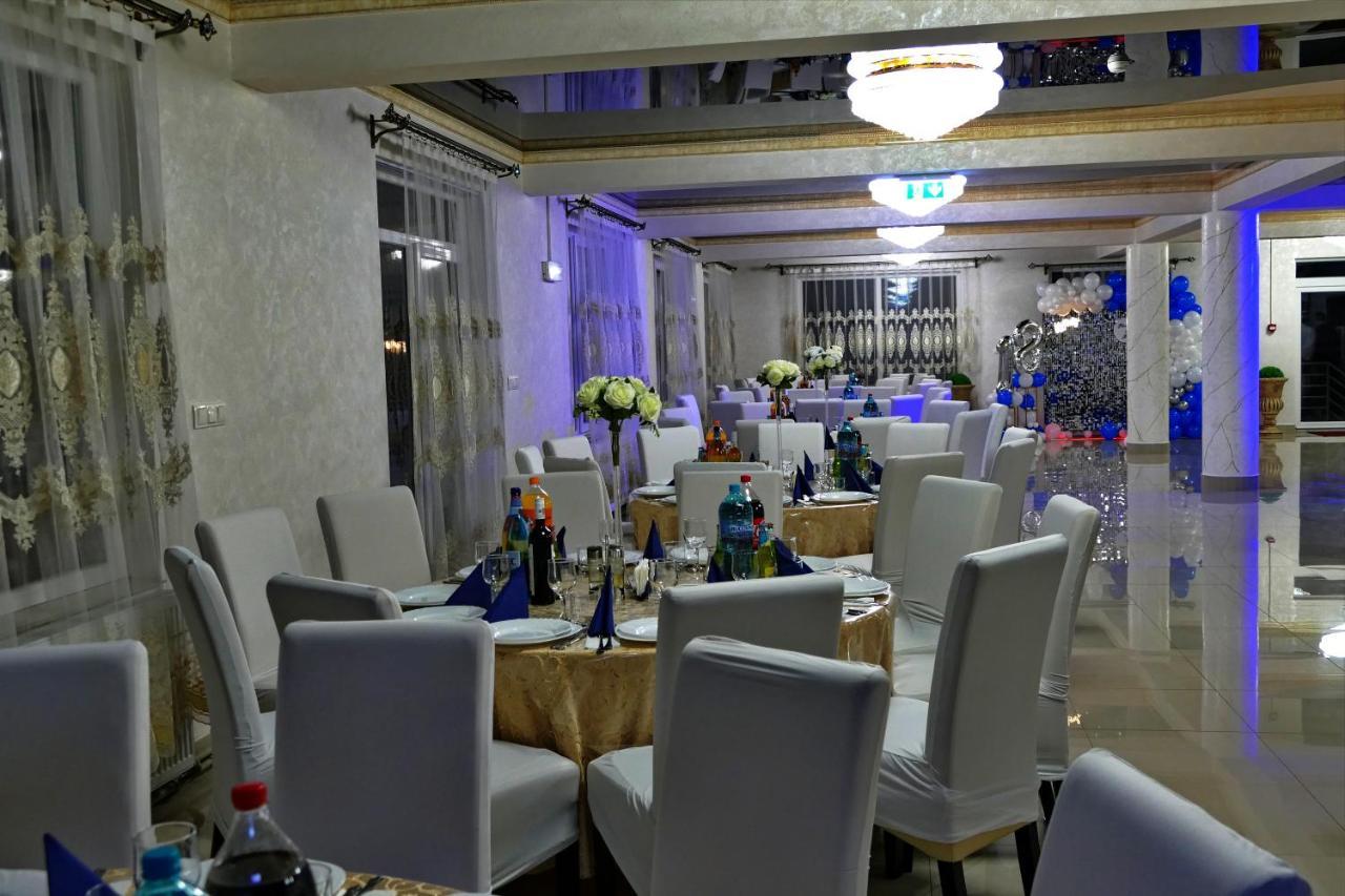 Floare De Colt Hotel Berbesti Bagian luar foto